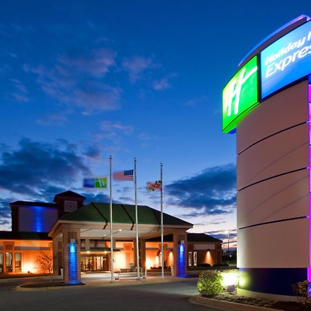 Holiday Inn Express Cambridge By Ihg Bagian luar foto