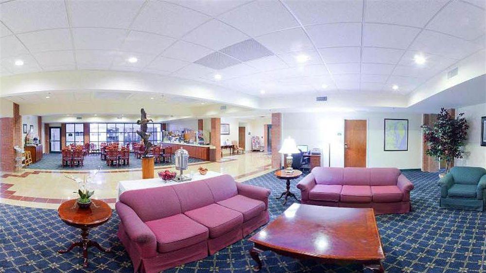 Holiday Inn Express Cambridge By Ihg Bagian luar foto