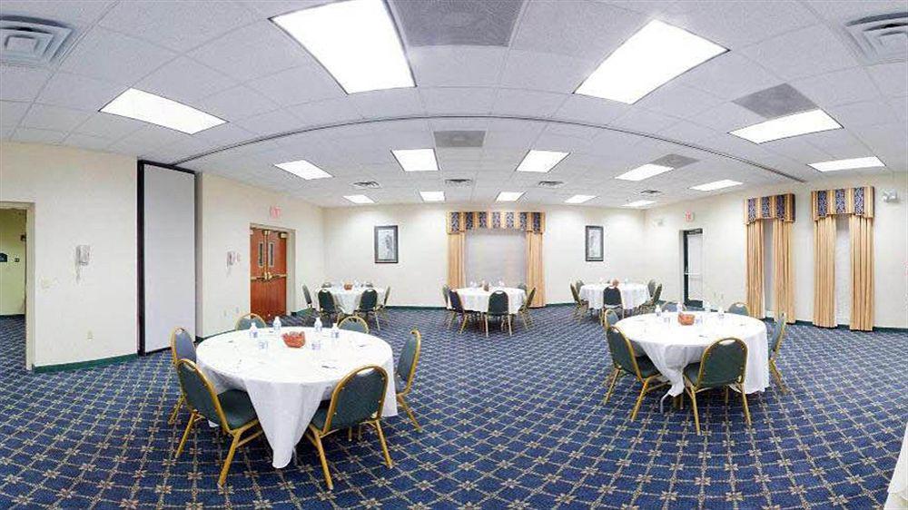 Holiday Inn Express Cambridge By Ihg Bagian luar foto