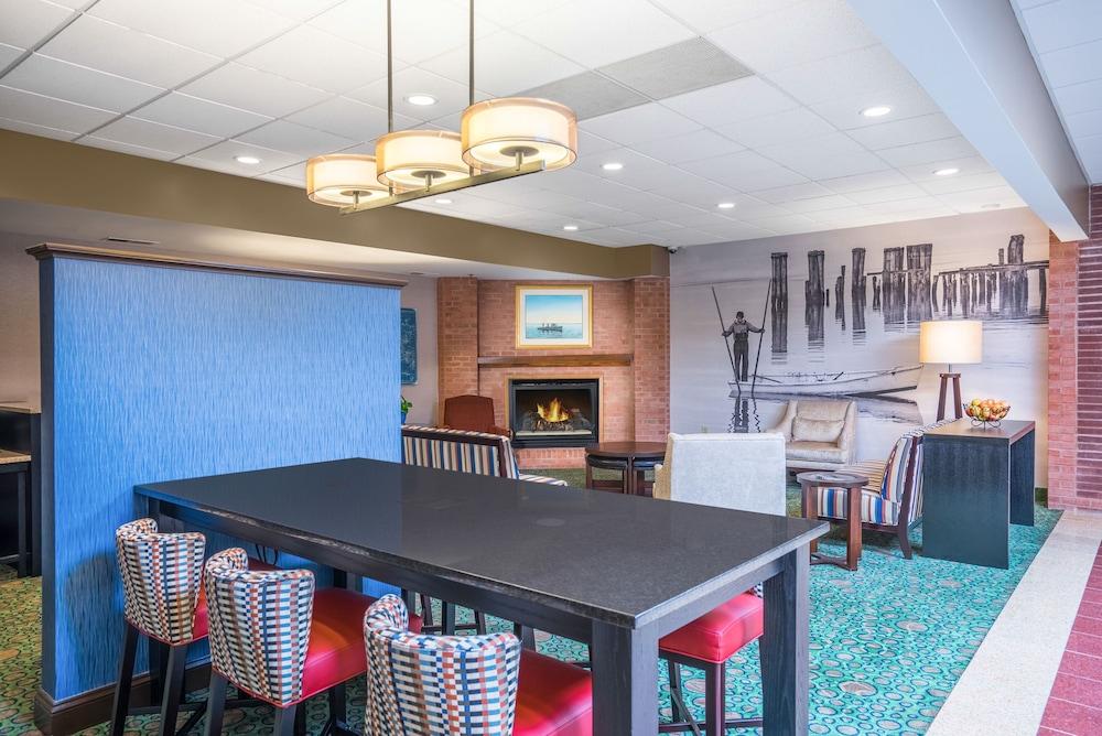 Holiday Inn Express Cambridge By Ihg Bagian luar foto