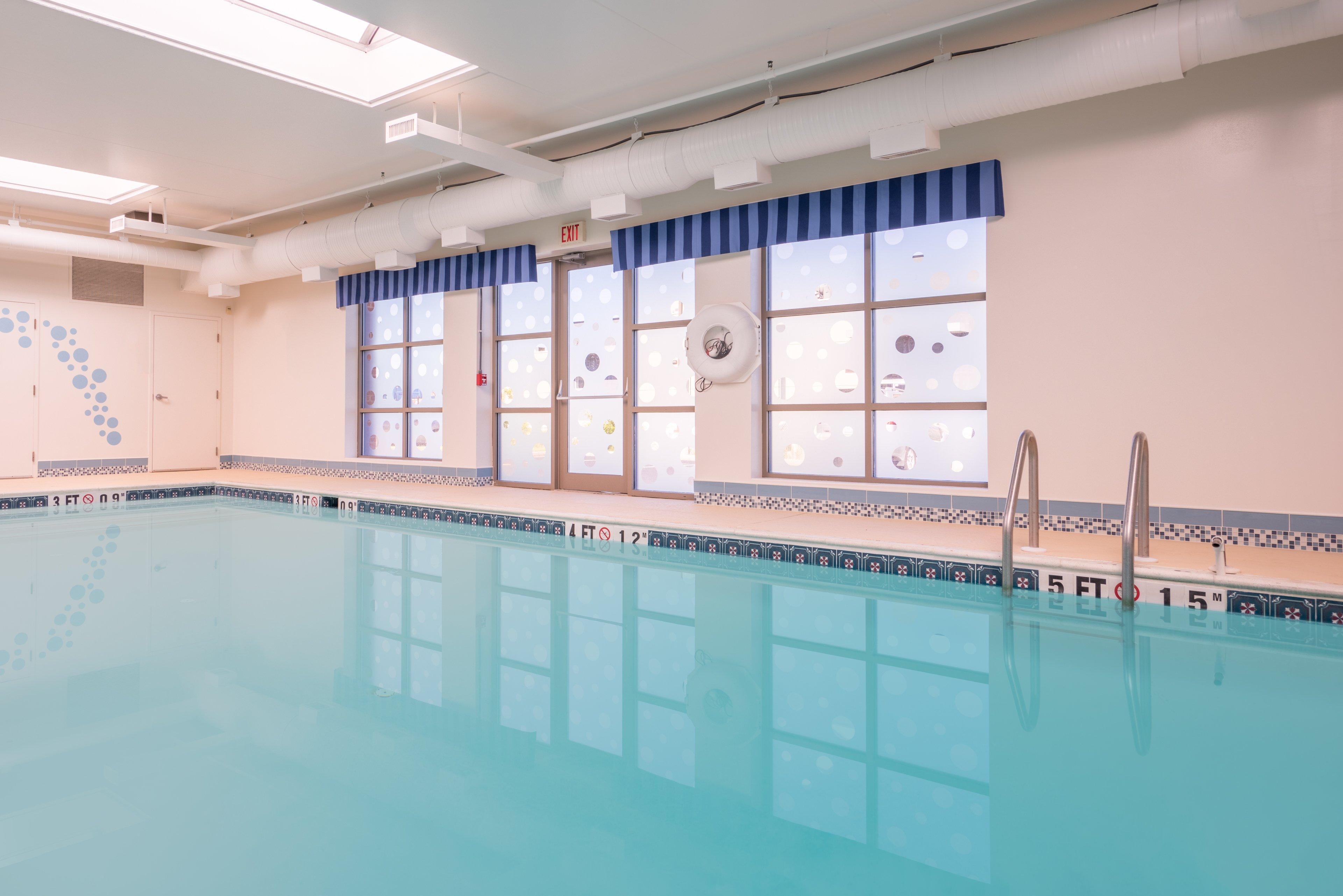 Holiday Inn Express Cambridge By Ihg Bagian luar foto