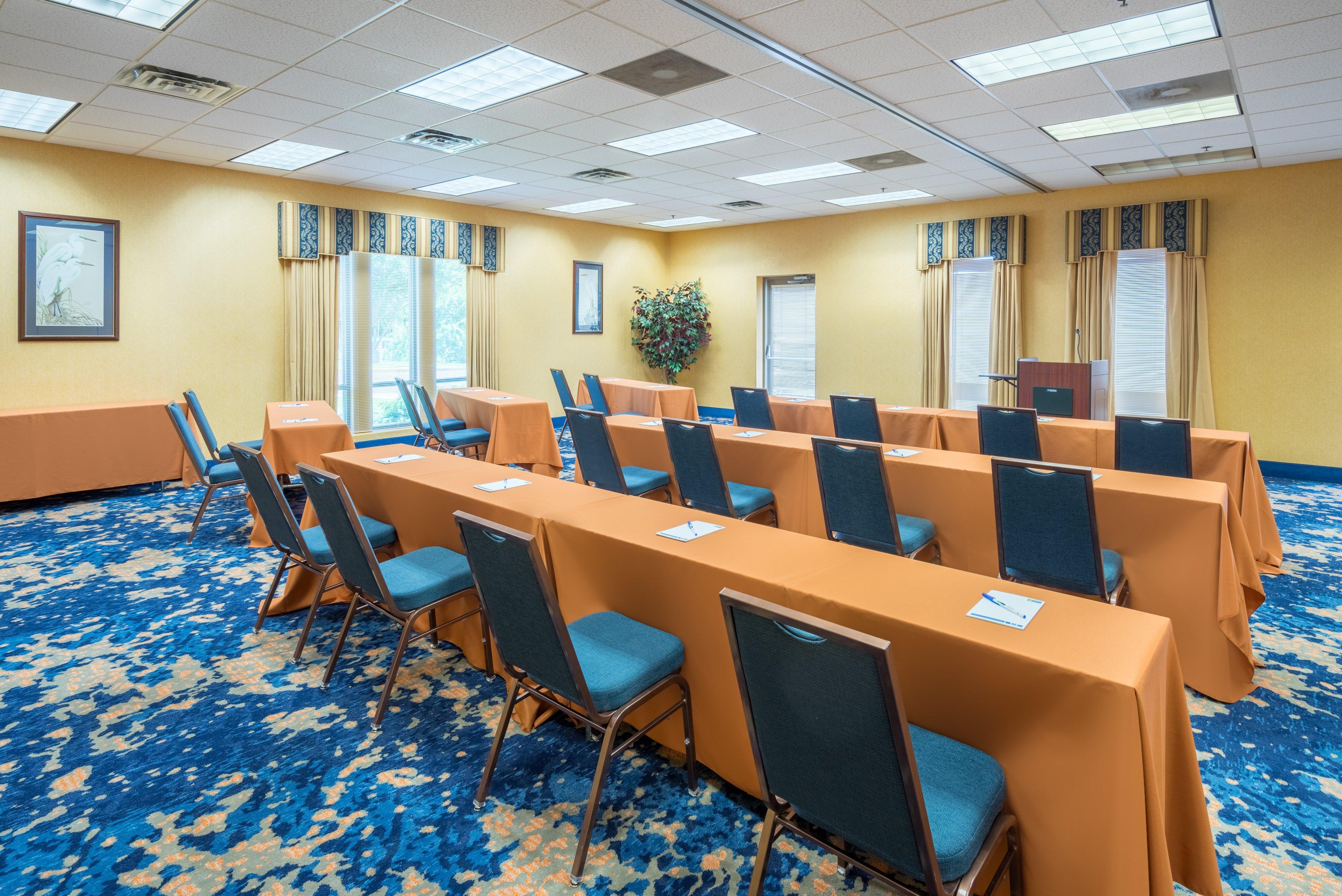 Holiday Inn Express Cambridge By Ihg Bagian luar foto