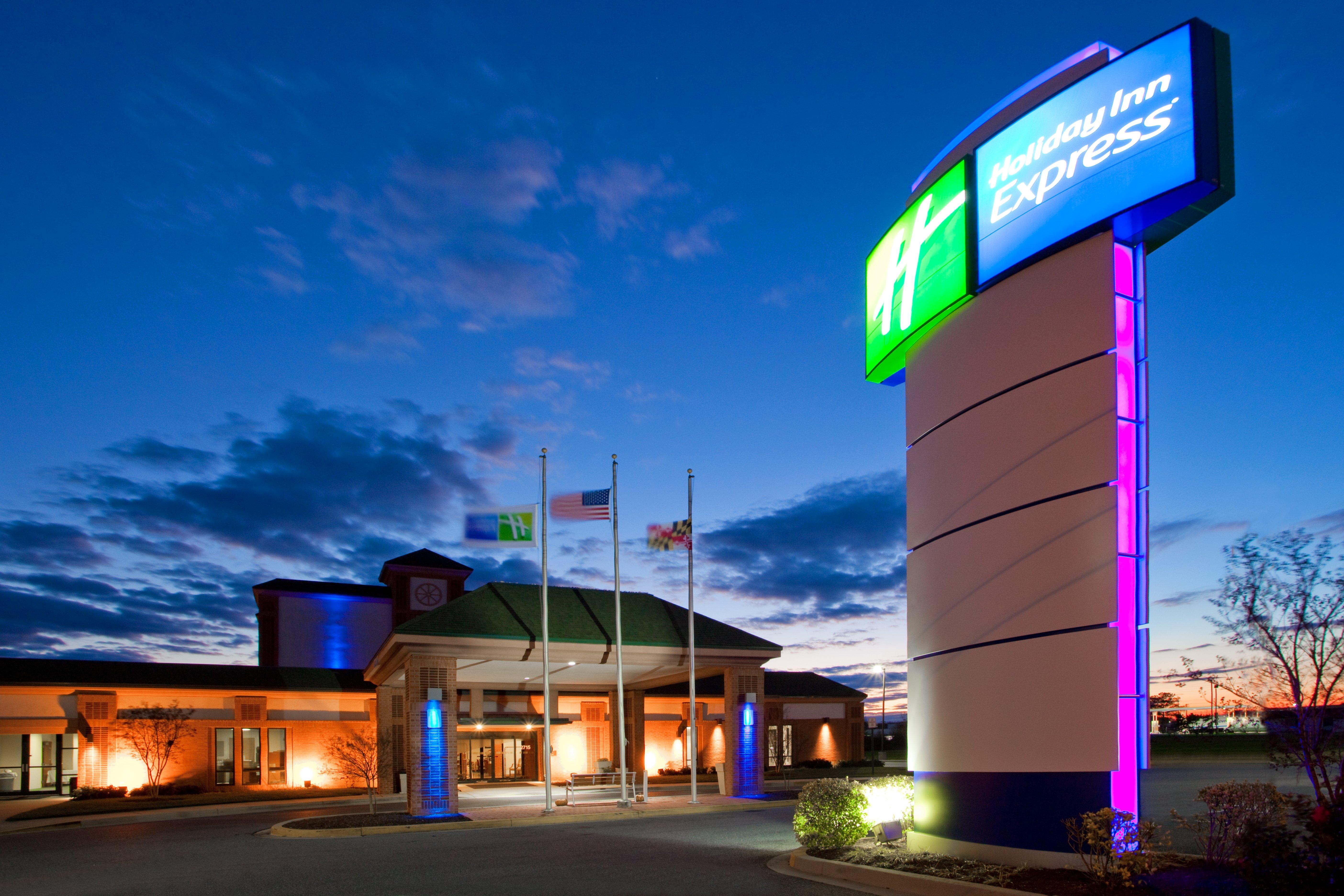 Holiday Inn Express Cambridge By Ihg Bagian luar foto