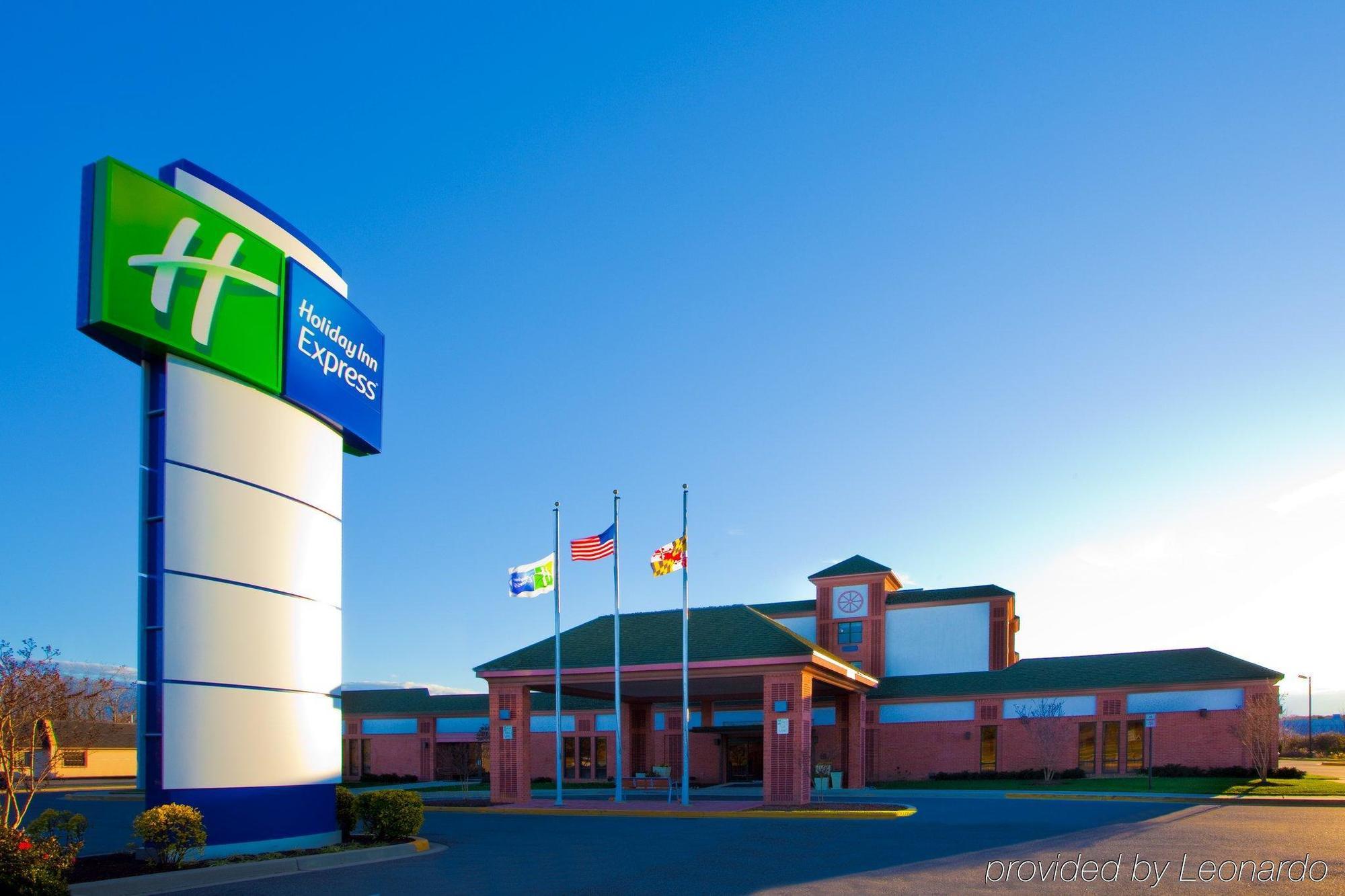 Holiday Inn Express Cambridge By Ihg Bagian luar foto
