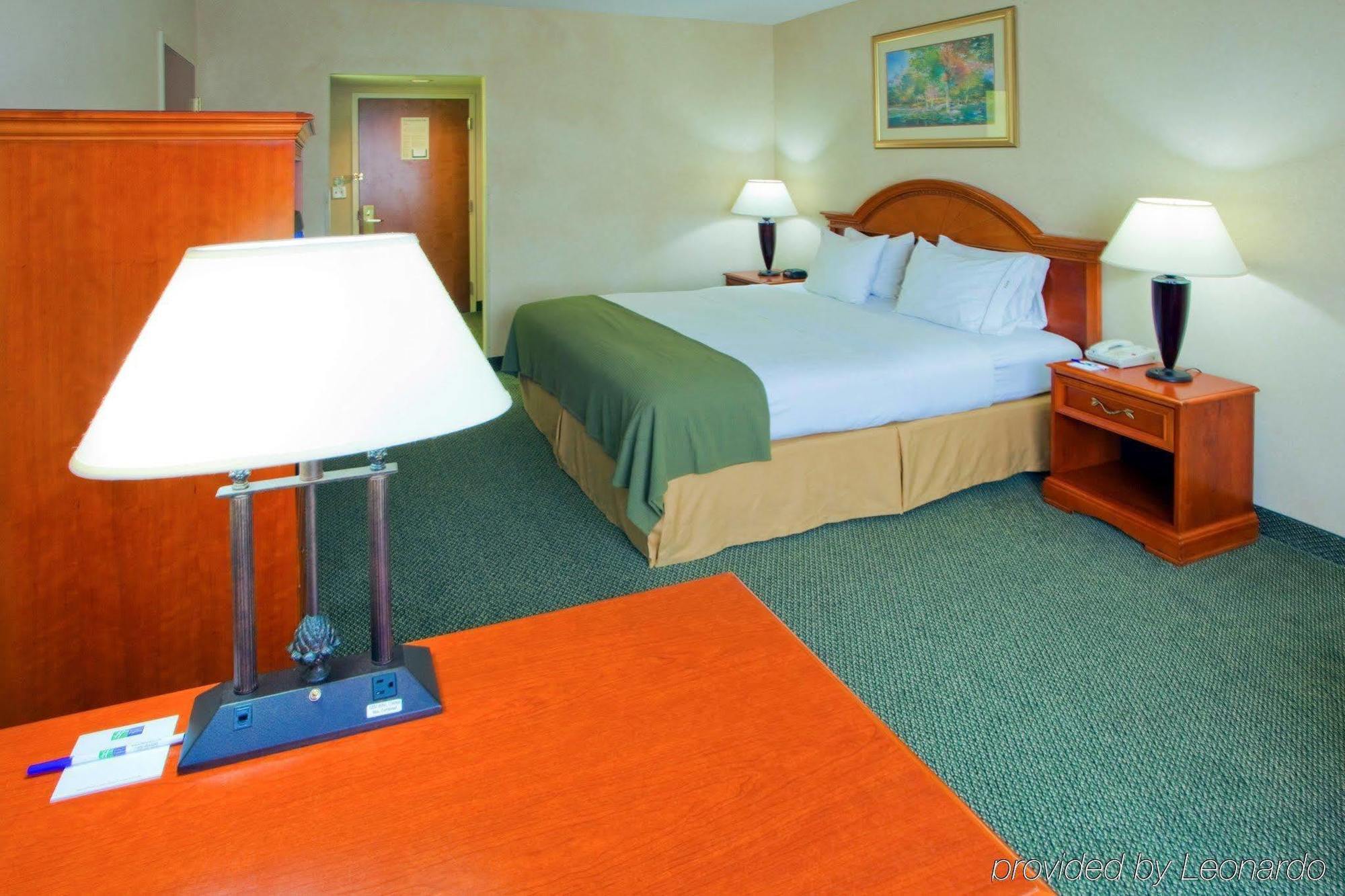 Holiday Inn Express Cambridge By Ihg Bagian luar foto